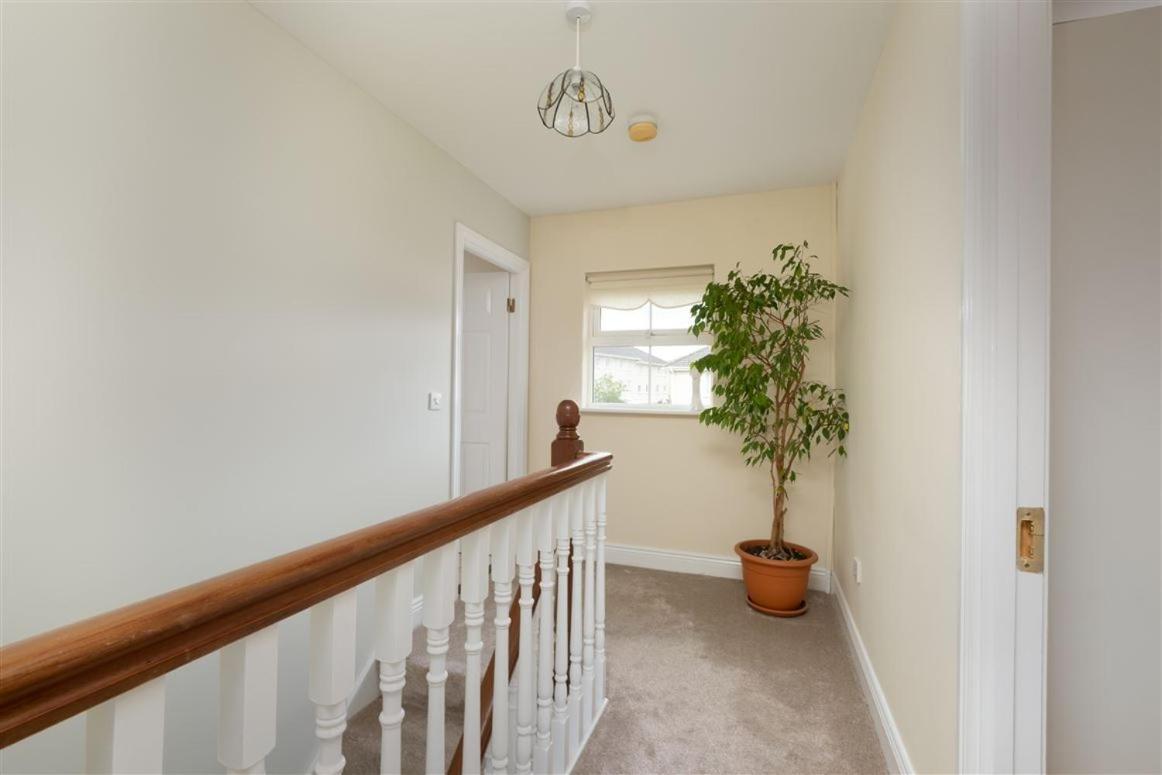 Tyrrelstown 2 Cosy Bedrooms In A 3 Bed Home מראה חיצוני תמונה